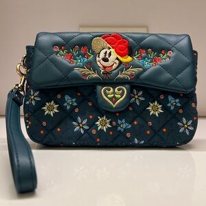 NEW DISNEY EPCOT GERMANY PAVILION BLACK FOREST MINNIE MOUSE QUILTED WRISTLET